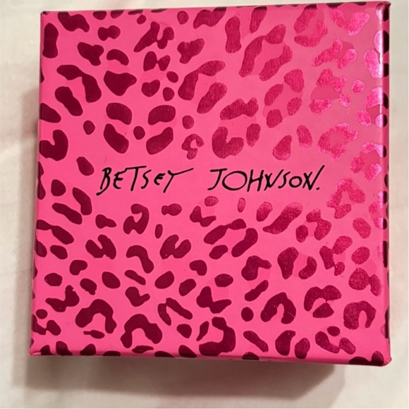 New in box Betsy Johnson Frog Post Earrings - Picture 3 of 5